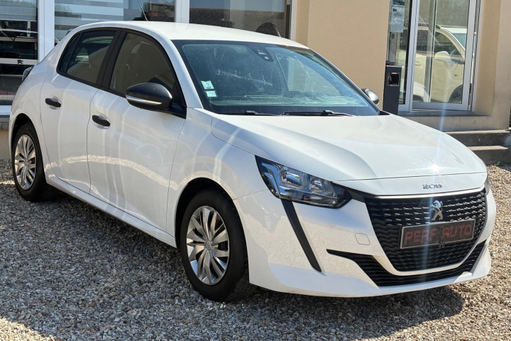 PEUGEOT 208